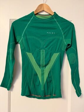 Green Falke Running Athletic layering long sleeve shirt Women’s size Small